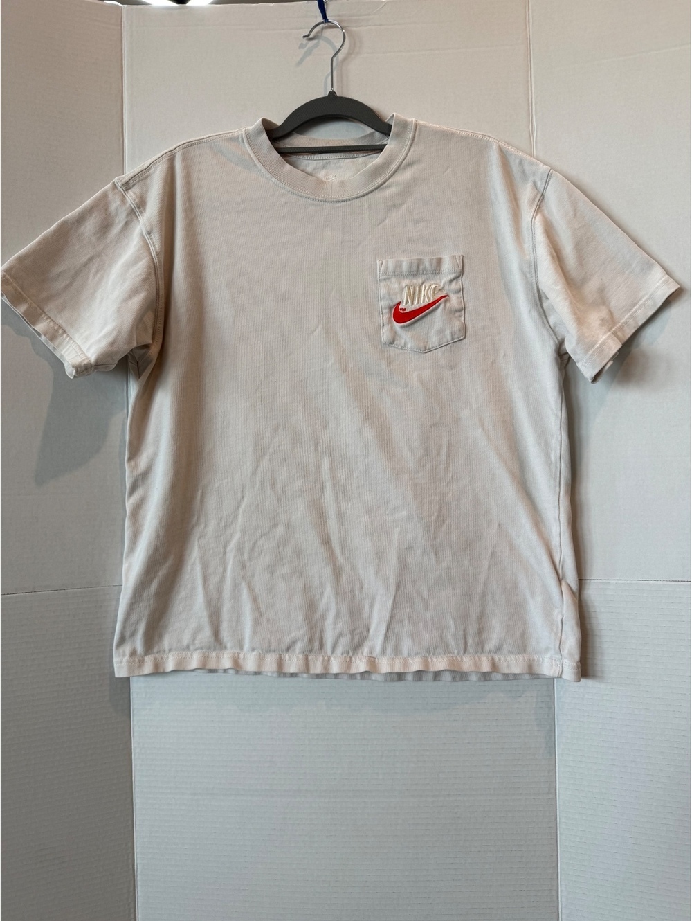 Nike Loose Fit White Cotton T-Shirt with Embroidered Pocket Logo, Size M